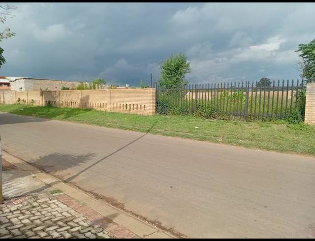 LAND FOR SALE IN LENASIA
